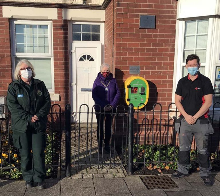 A defibrillator has been insatalled on the outside of Chilton Town Council's offices.