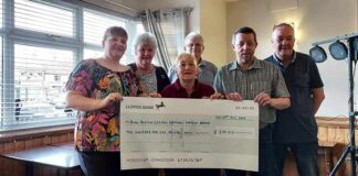 Club presents Legion with funds Members of Ferryhill Station RBL accept a cheque from members of Ferryhill Sports and Social Club.