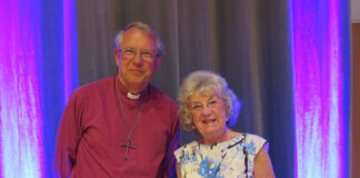 Denise receives volunteer award
