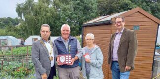 Mayor presents allotment awards