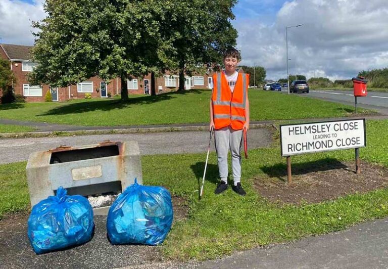 Litter pickers tidy up Ferryhill