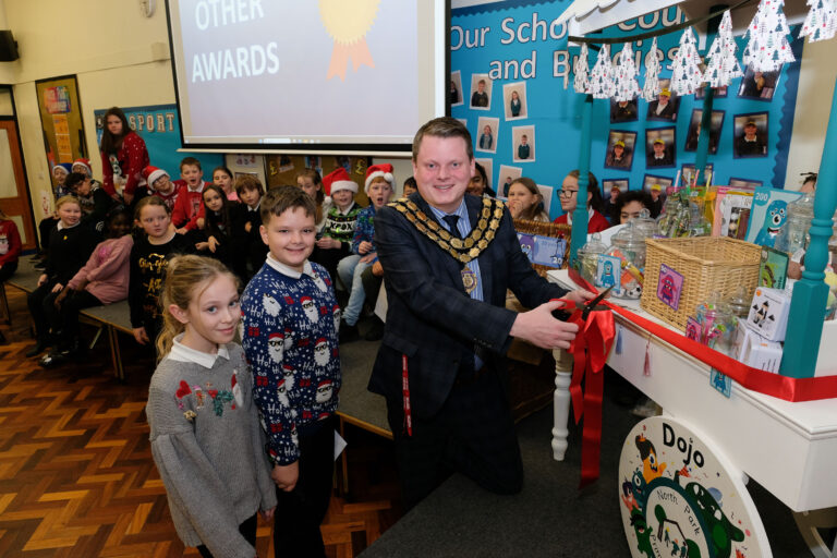 Mayor opens North Park Tuck Shop