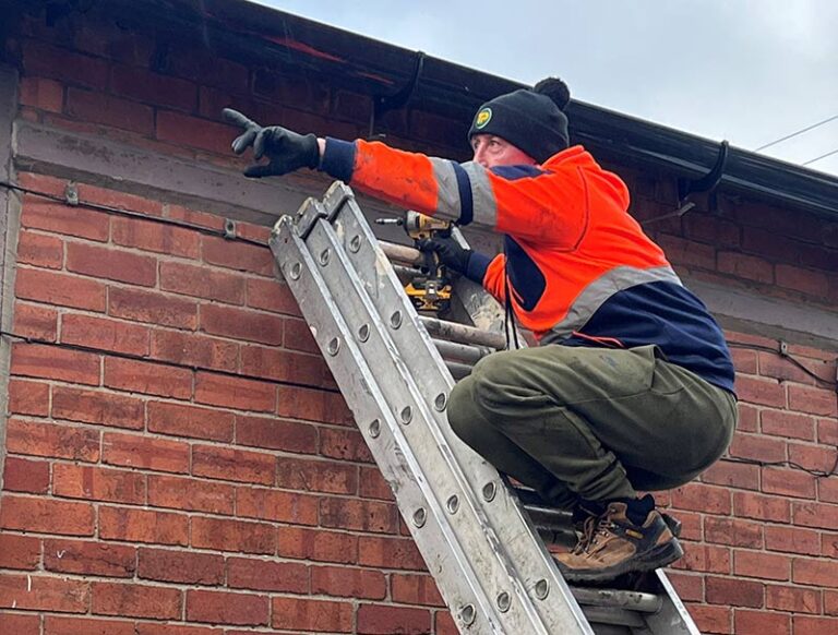 Roofing firm to the rescue at Endeavour Roofing firm to the rescue at Endeavour