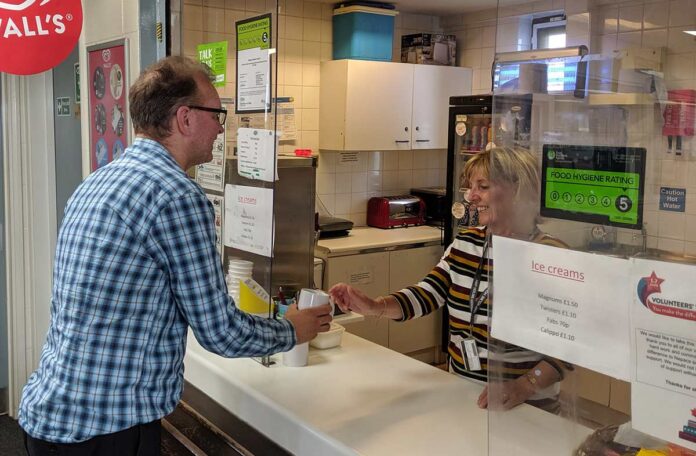 tea-bar-volunteer