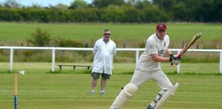 Moors brush aside title rivals