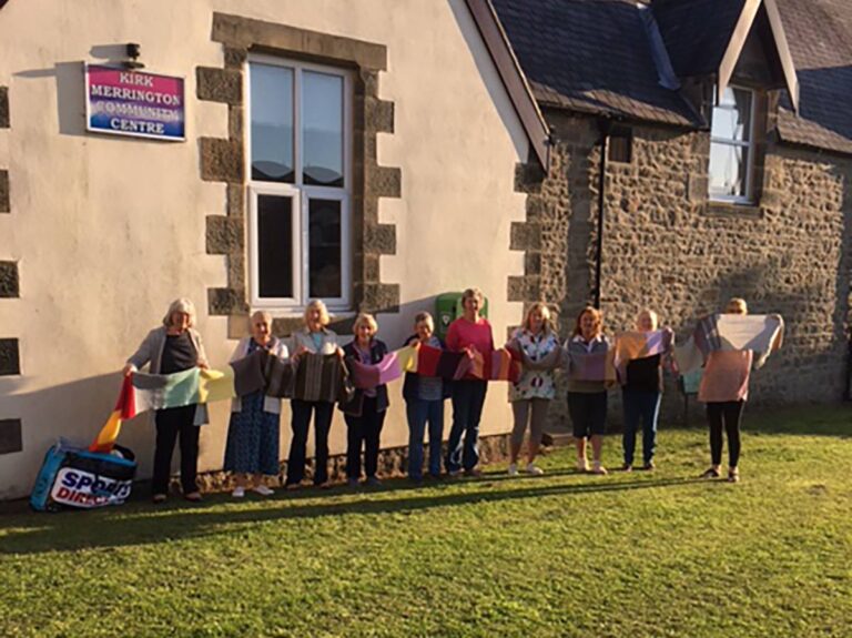 Fundraisers to wrap scarf around Community Centre Fundraisers to wrap scarf around Community Centre