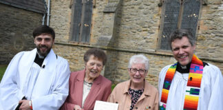 King Presents Maundy money to church workers