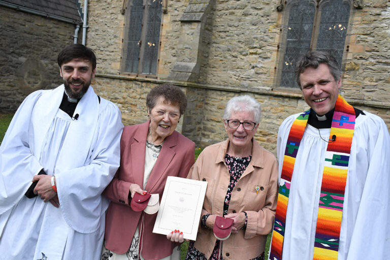 King Presents Maundy money to church workers