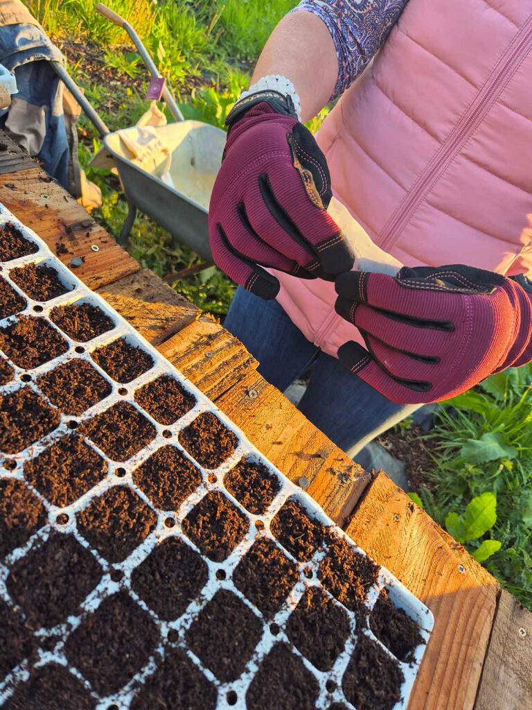 Women’s gardening group receives funds Women’s gardening group receives funds