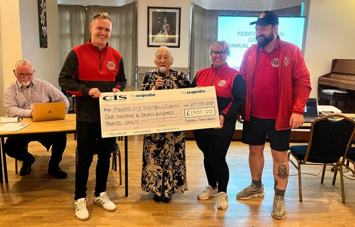 miners-utd-cheque-presentation