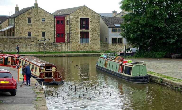 Club walks canal path