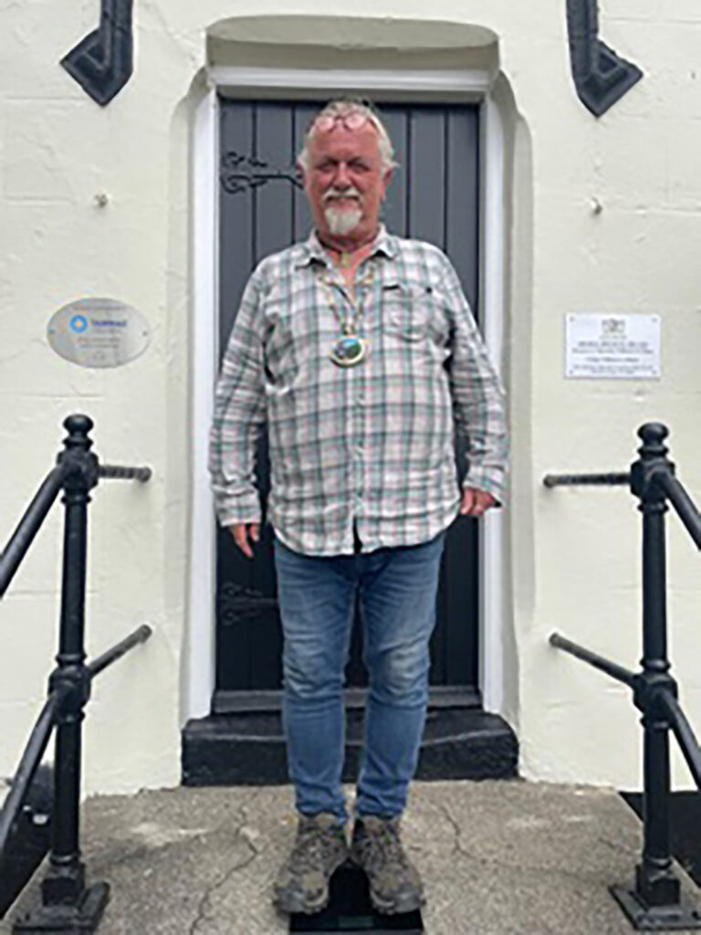 Mayor to shed pounds for funds Mayor to shed pounds for funds