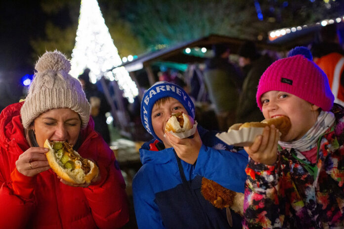 aglow-guests-santa's-village