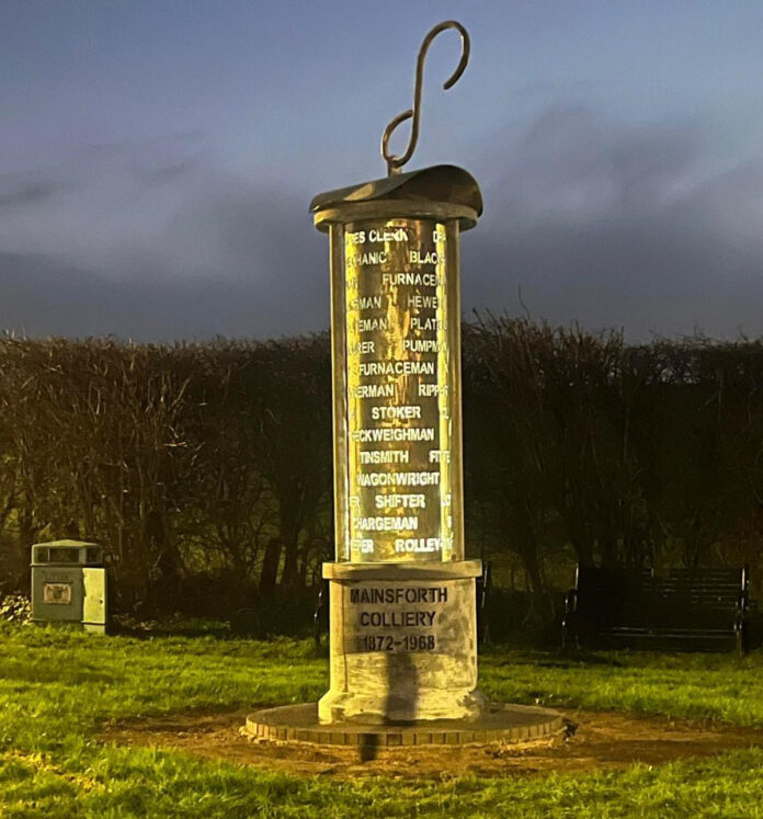 miners-lamp-sculpture-pic