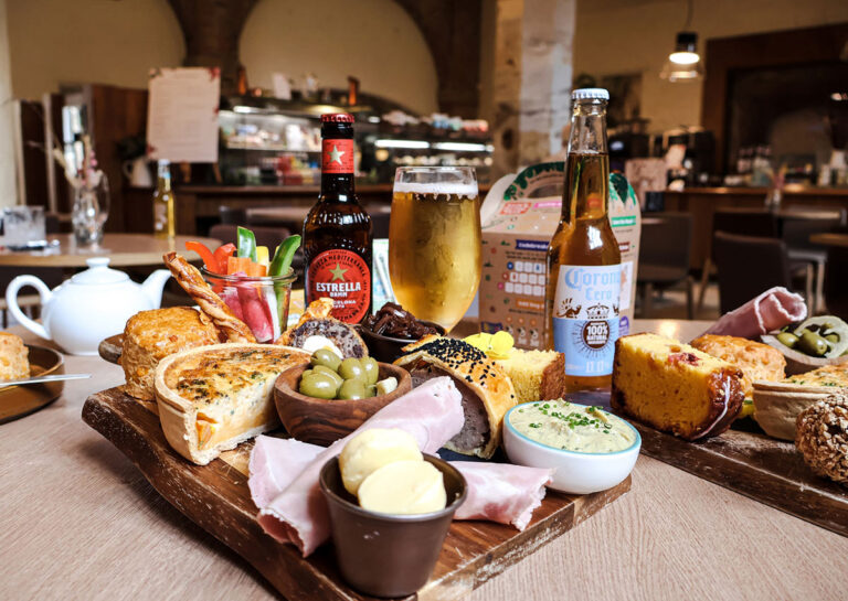Dads invited to enjoy a Gentleman’s Grazing Board at Auckland Palace this Father’s Day Dads invited to enjoy a Gentleman’s Grazing Board at Auckland Palace this Father’s Day